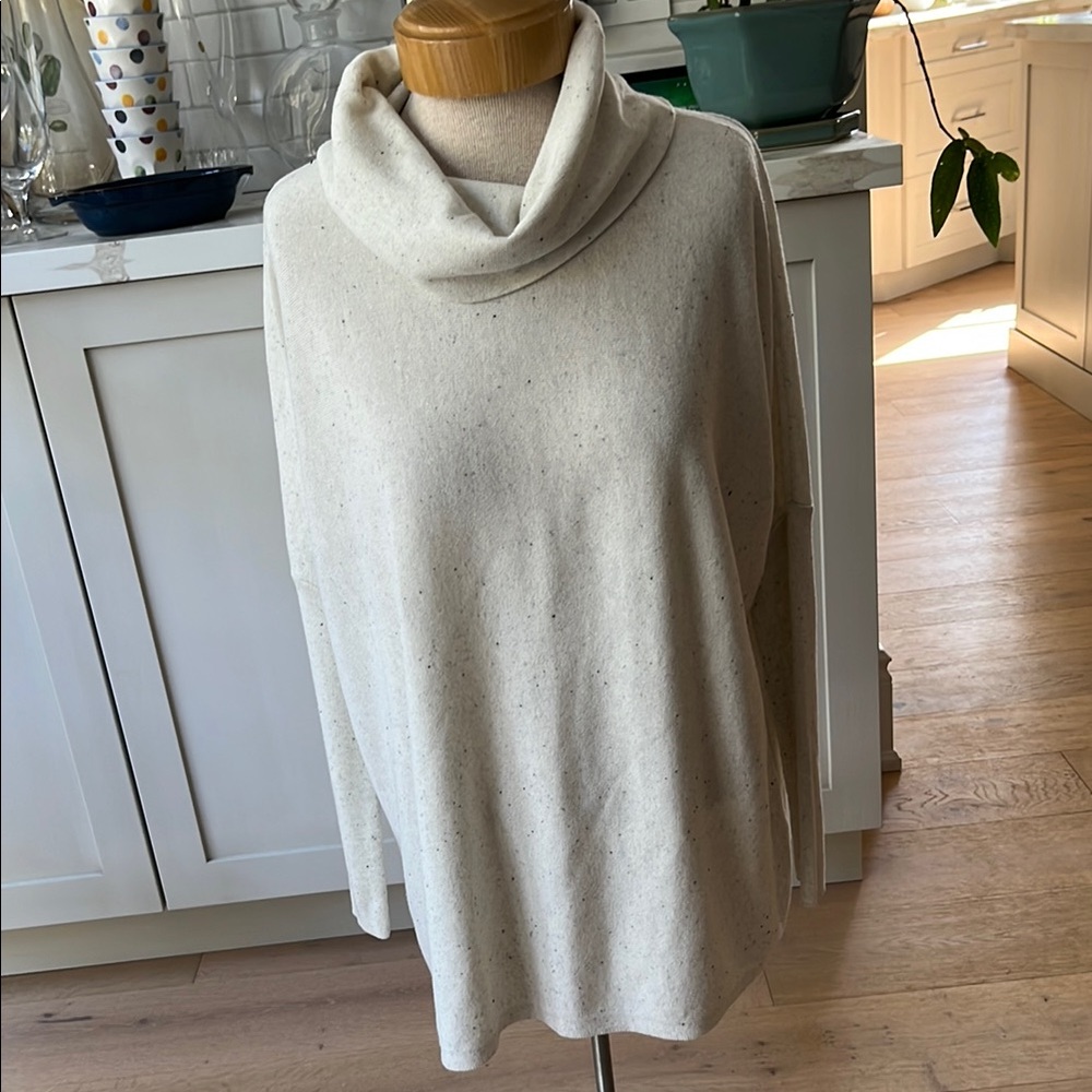 EUC Smartwool oversize long sleeve drop shoulder off white/dark flecks sweater